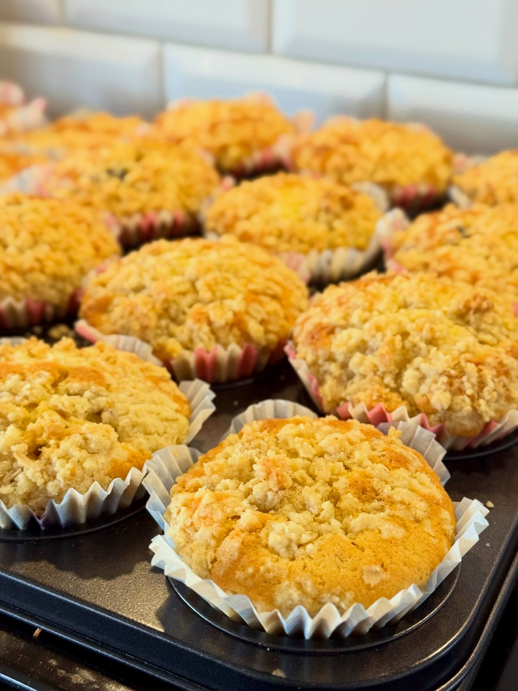 Blåbärsmuffins med smuldegstäcke